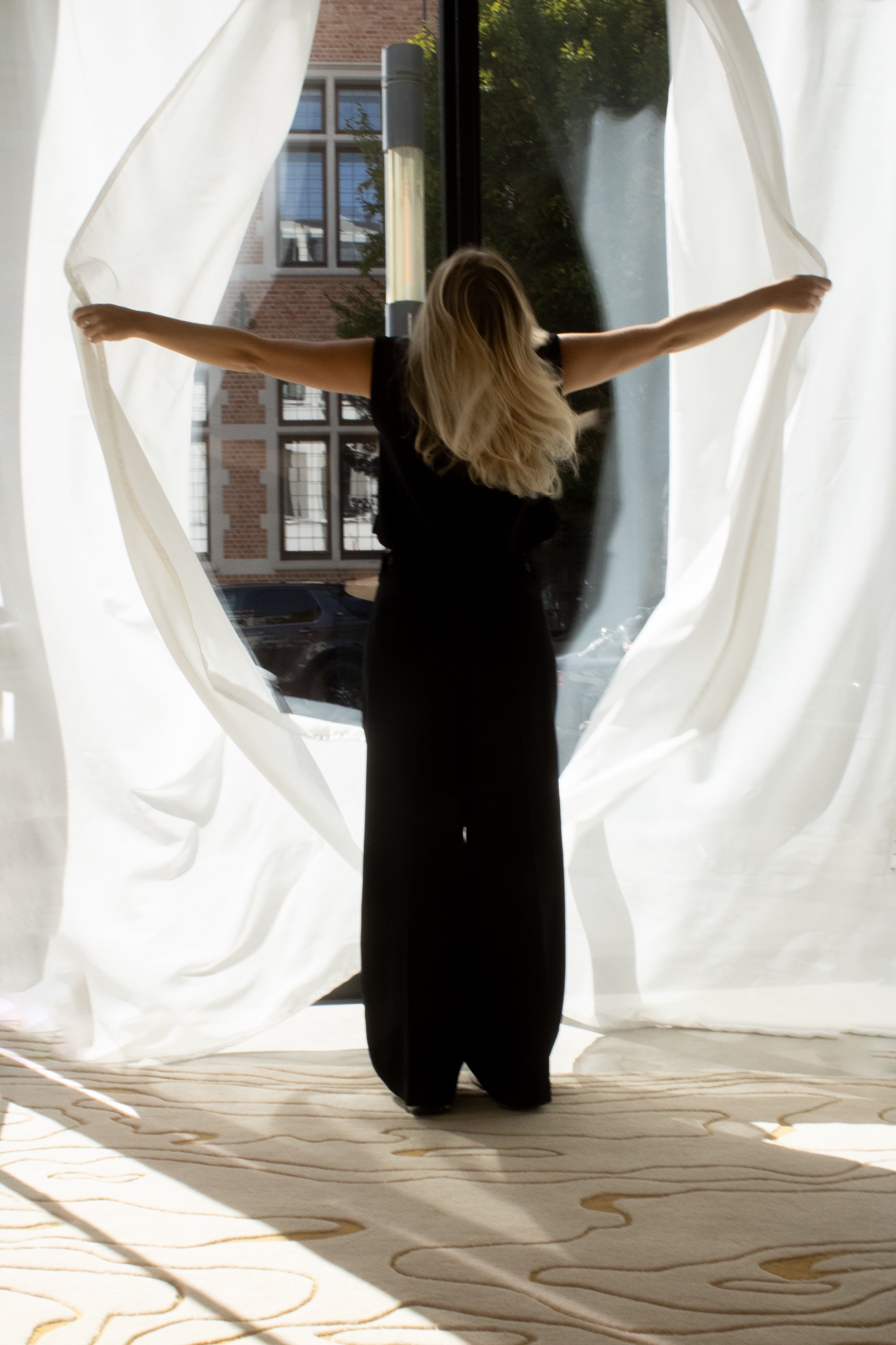 ETTORE wool rug in warm neutral tones – interior lifestyle scene